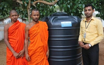 පියාණන්ට වටිනා උපන්දින තිළිණයක් ලබා දුන් සෙනෙහෙබර බිරිඳ සහ දරුවෝ (Donating a Water Tank)